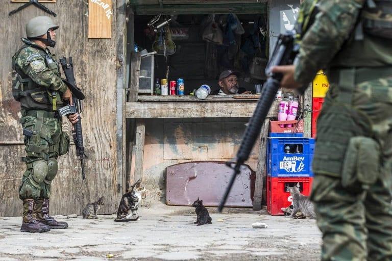 Moradores do Rio relatam roubos e ameaças de militares durante intervenção