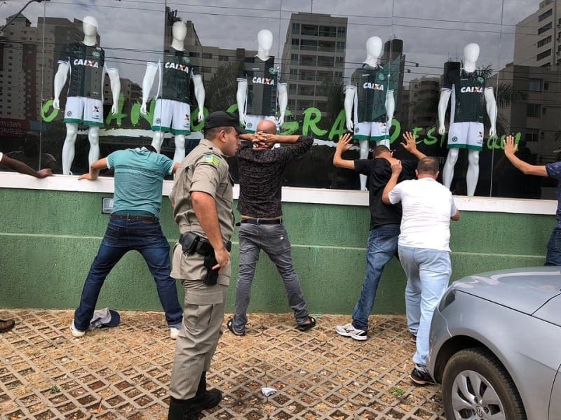 Polícia prende cinco cambistas por venda de ingresso do Goiás