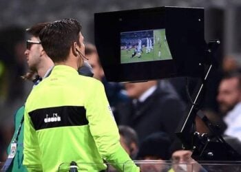 Uefa aprova adoção do árbitro de vídeo a partir da próxima Liga dos Campeões