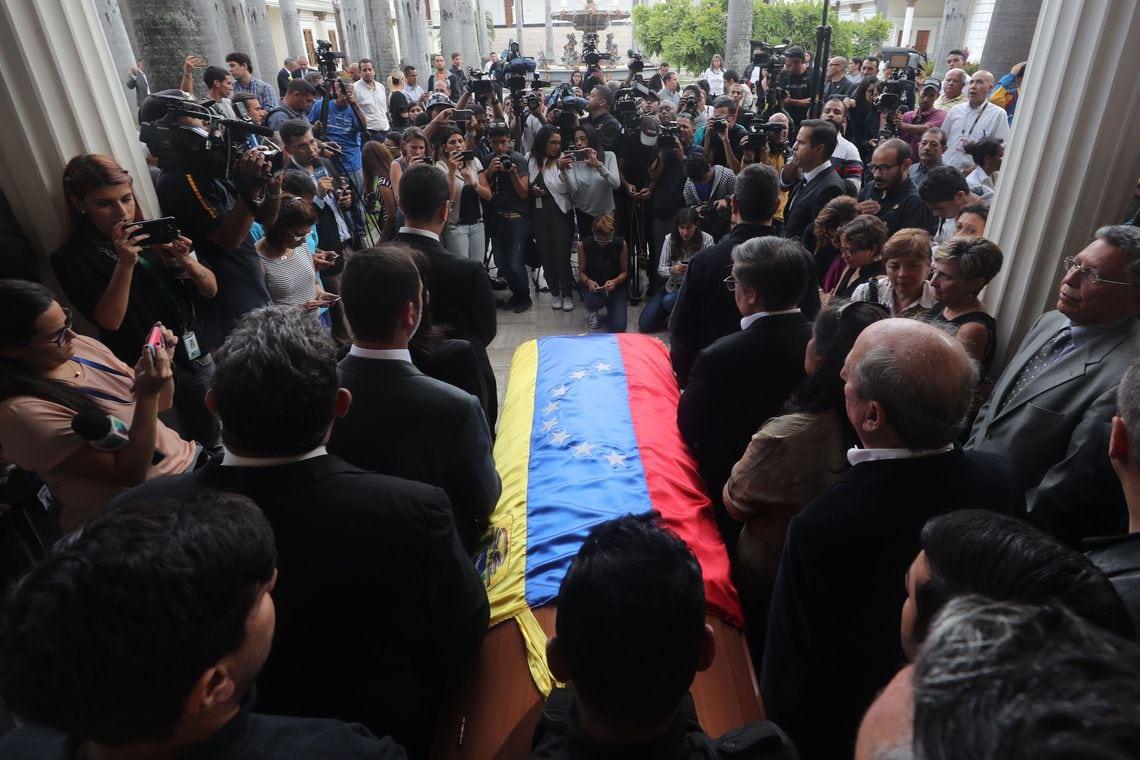 Comunidade internacional pressiona Maduro após morte de político opositor