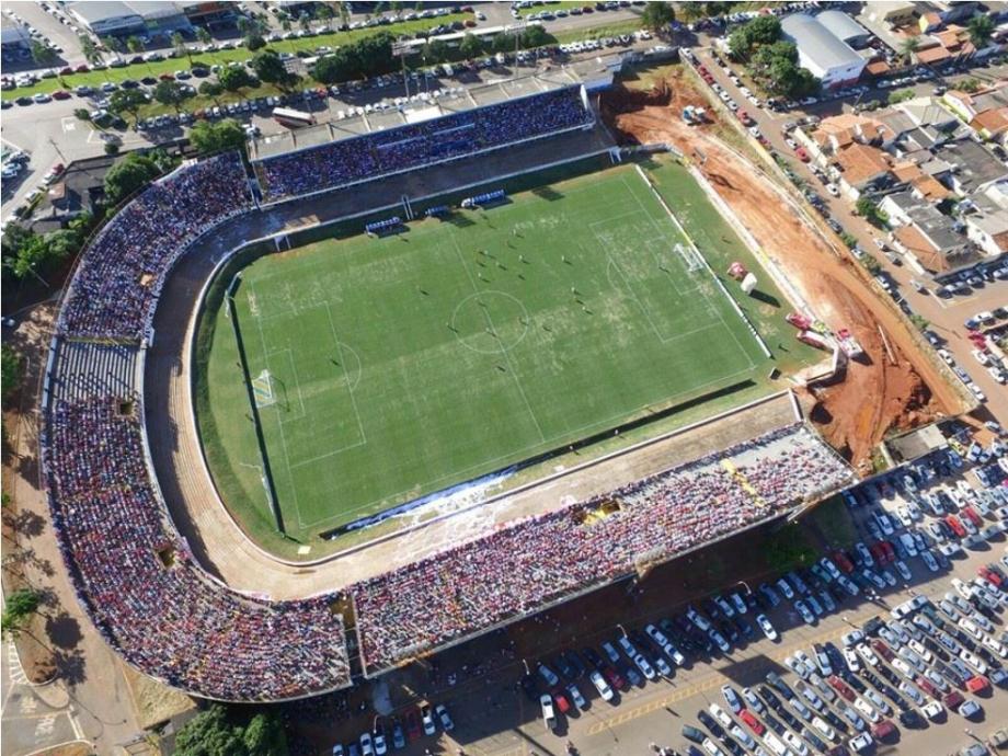 estádios de futebol em Goiás