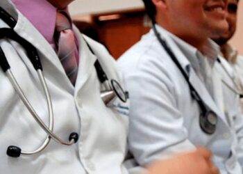 Um terço dos médicos deixa Venezuela e doenças erradicadas reaparecem