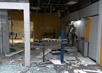 Bandidos explodem agência bancária, em São Simão