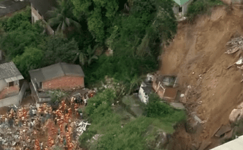 Deslizamento de terra deixa 5 mortos e 11 feridos em Niterói (RJ)