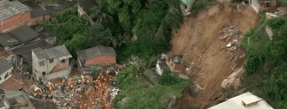 Deslizamento de terra deixa 5 mortos e 11 feridos em Niterói (RJ)
