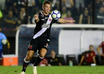 Destaque do Vasco, Maxi López não quer comemoração do Palmeiras em São Januário
