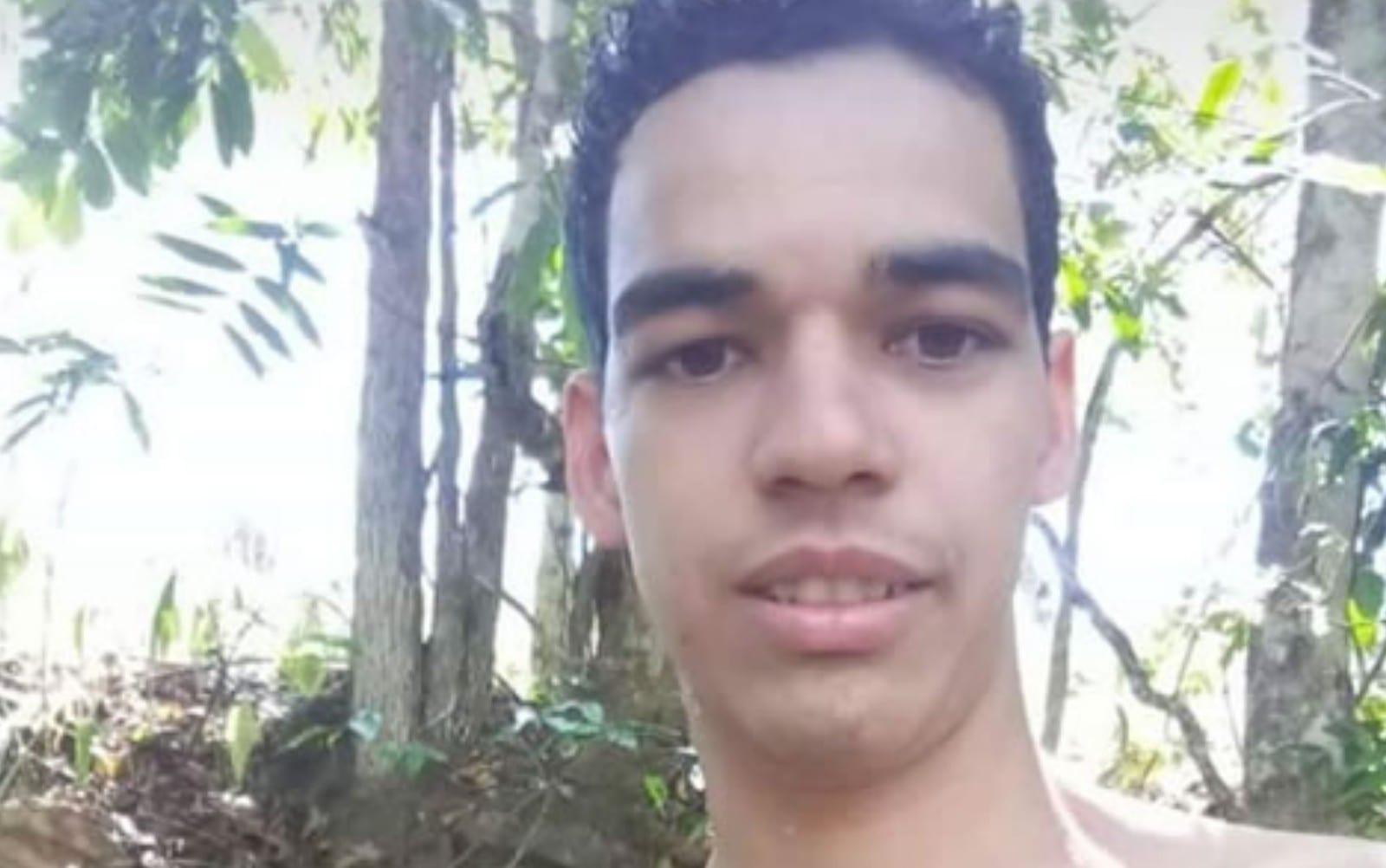 Família em Goiás procura jovem que sumiu após ir ao banheiro em festa