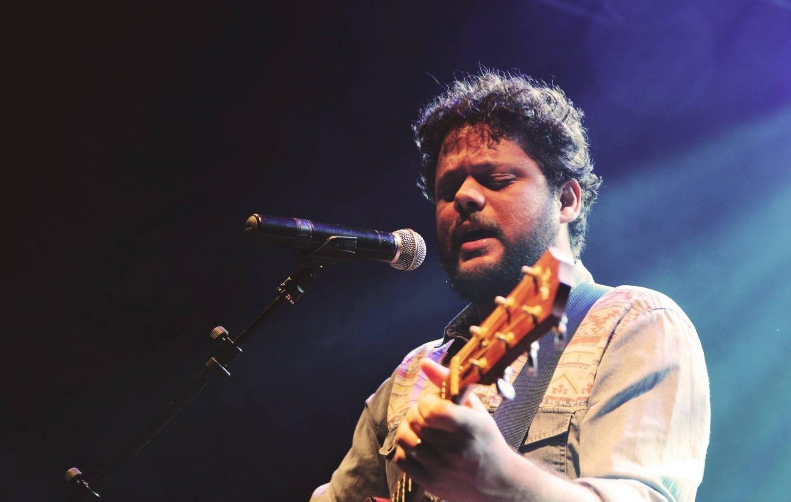 Marcos Almeida se apresenta em Goiânia trazendo músicas inéditas