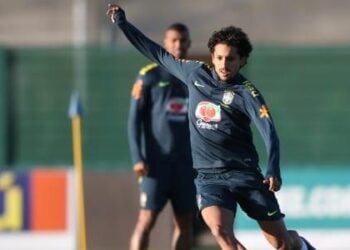 Marquinhos enaltece 'poderosa' dupla uruguaia e diz que pode jogar improvisado