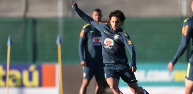 Marquinhos enaltece 'poderosa' dupla uruguaia e diz que pode jogar improvisado