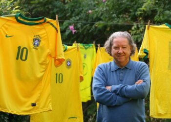 Morre em Pelotas o criador da camisa canarinho, Aldyr Schlee