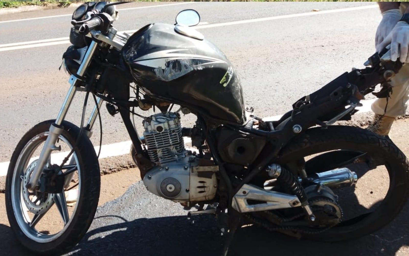 Motorista bêbado provoca acidente e motoqueiro morre, em Goiás