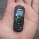 O celular que cabe em caixa de fósforo usado por presos em Goiás