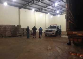 Polícia recupera carga roubada de cachaça avaliada em R$ 300 mil reais, em Goiânia