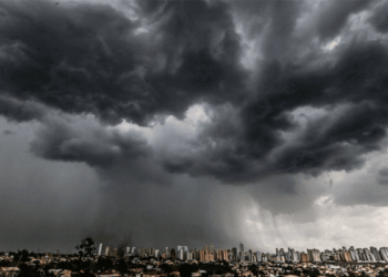 Região central de Goiás recebe alerta de perigo por acumulado de chuvas
