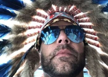 Ricky Martin exclui foto após ser acusado de apropriação cultural