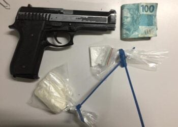 Segurança é preso com arma de brinquedo e vendendo drogas em festa de adolescentes, em Goiânia