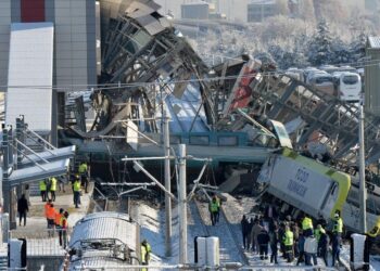 Acidente com trem de alta velocidade deixa 9 mortos e 47 feridos na Turquia