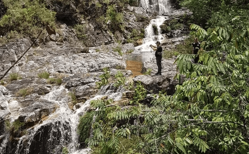 Cinco jovens morrem em cachoeira de Minas durante temporal