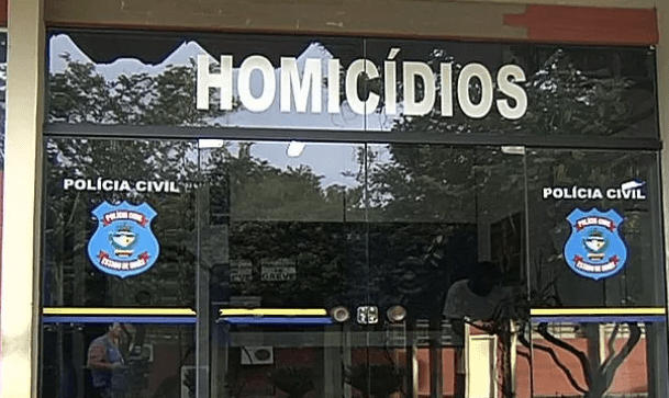 Grupo armado invade casa e mata homem a tiros, em Goiânia