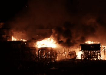 Incêndio de grandes proporções atinge 600 casas em Manaus e deixa 4 feridos