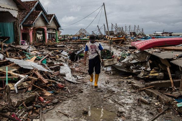 Indonésia pede que população evite costa por onde passou tsunami