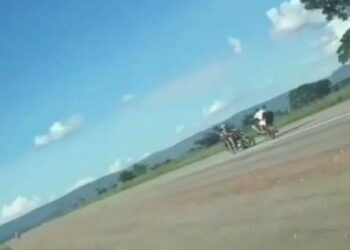 Jovens morrem durante manobra perigosa com motocicleta no interior de Goiás; veja 