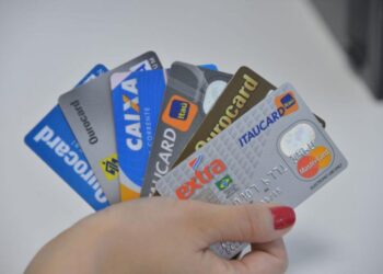 Juros do cartão de crédito e do cheque especial sobem em novembro