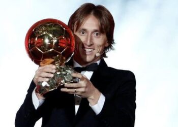Modric desbanca hegemonia de Messi e Ronaldo e conquista prêmio Bola de Ouro