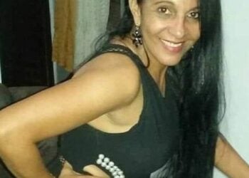 Mulher é morta pelo namorado a facadas dentro de casa, em Anápolis