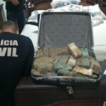 Polícia encontra mala de dinheiro e pedras em esconderijo na casa de João de Deus