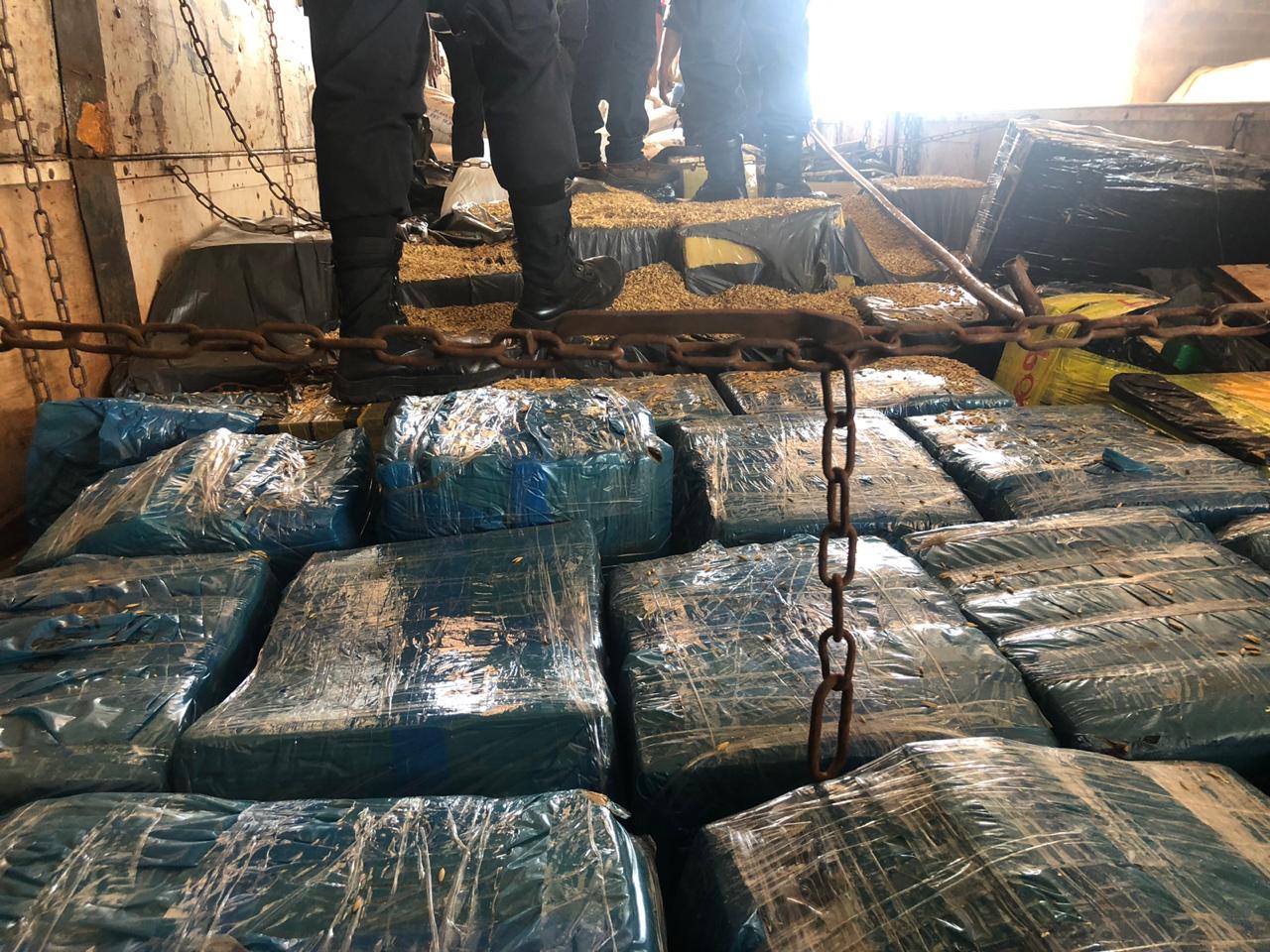 Rotam encontra mais de duas toneladas de drogas em carregamento de aveia, em Goiás