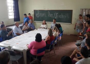"A gente vai dar um pare nisso aí", diz secretária da Educação de Goiás sobre implantação de OSs