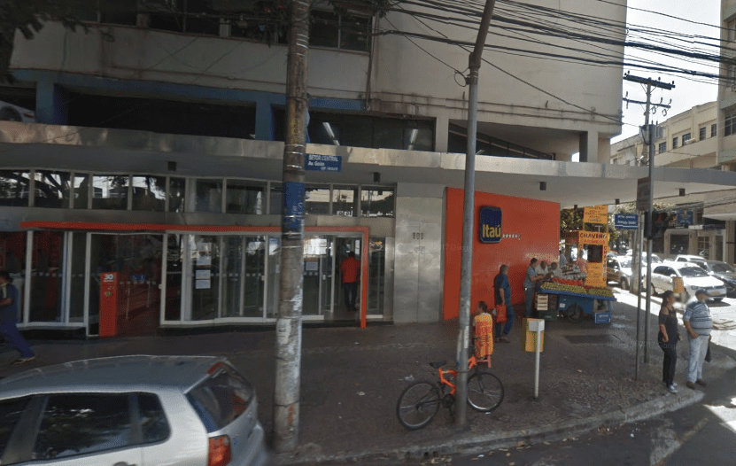 Alarme falso de incêndio em banco provoca pânico na Avenida Goiás, em Goiânia