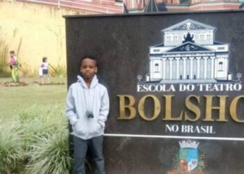 Aos 9 anos, brasileiro faz 'vaquinha online' para ingressar no balé no Bolshoi