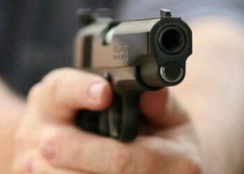 Assaltante morre em perseguição e troca de tiros com a polícia, em Goiânia