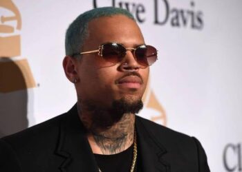 Chris Brown é solto menos de 24 horas após prisão por suspeita de estupro
