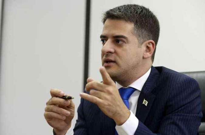 Com dívida de meio bilhão na Saúde em Goiás, secretário libera R$ 37 milhões