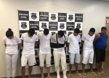 Grupo suspeito de homicídios é preso, em Buriti Alegre