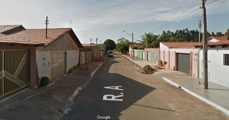 Homem é encontrado desmaiado na rua após ser assaltado, no Residencial Guanabara, em Goiânia