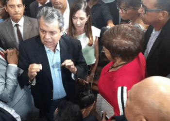 Insatisfeitos e sem acordo, servidores de Goiás convocam nova assembleia