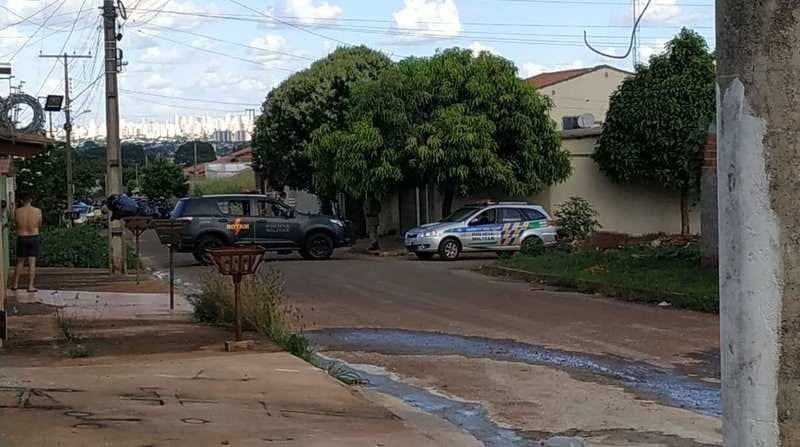 Ladrão de carro morre em confronto com a polícia, em Goiânia