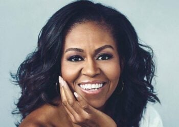 Livro de Michelle Obama quebra recorde de 'Cinquenta Tons de Cinza'