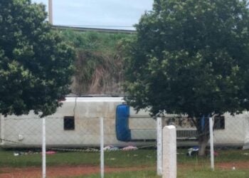 Ônibus que caiu em viaduto de Goiânia não tinha cinto de segurança, dizem passageiros