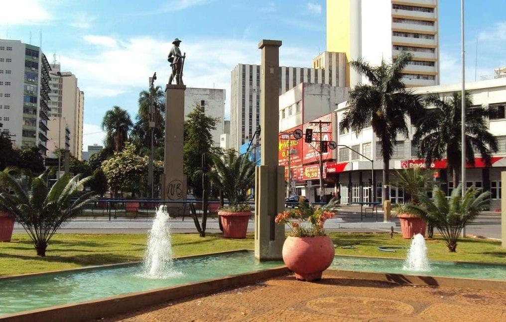Praça do Bandeirante: conheça a história guardada pelo lugar