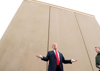 Proprietários de terrenos prometem ir à Justiça contra muro de Trump