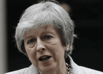 Theresa May propõe rediscutir fronteira entre Irlanda do norte e Irlanda