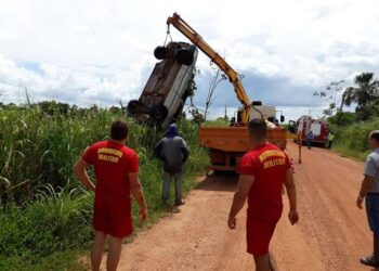 Trabalhador morre afogado ao cair com carro em represa, em Goianésia