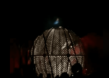 Vídeo chocante mostra homem caindo dentro do globo da morte, em Goianira