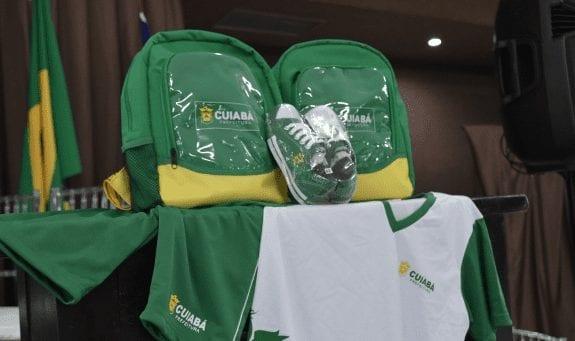 Alunos da rede municipal de ensino de Cuiabá vão receber uniformes e material escolar